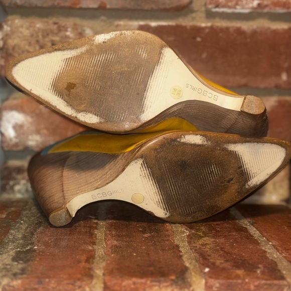 BCBG Vintage Western Pointed Toe Wedge Mules Mustard Turquoise Brown Studded 8.5 - Picture 10 of 16
